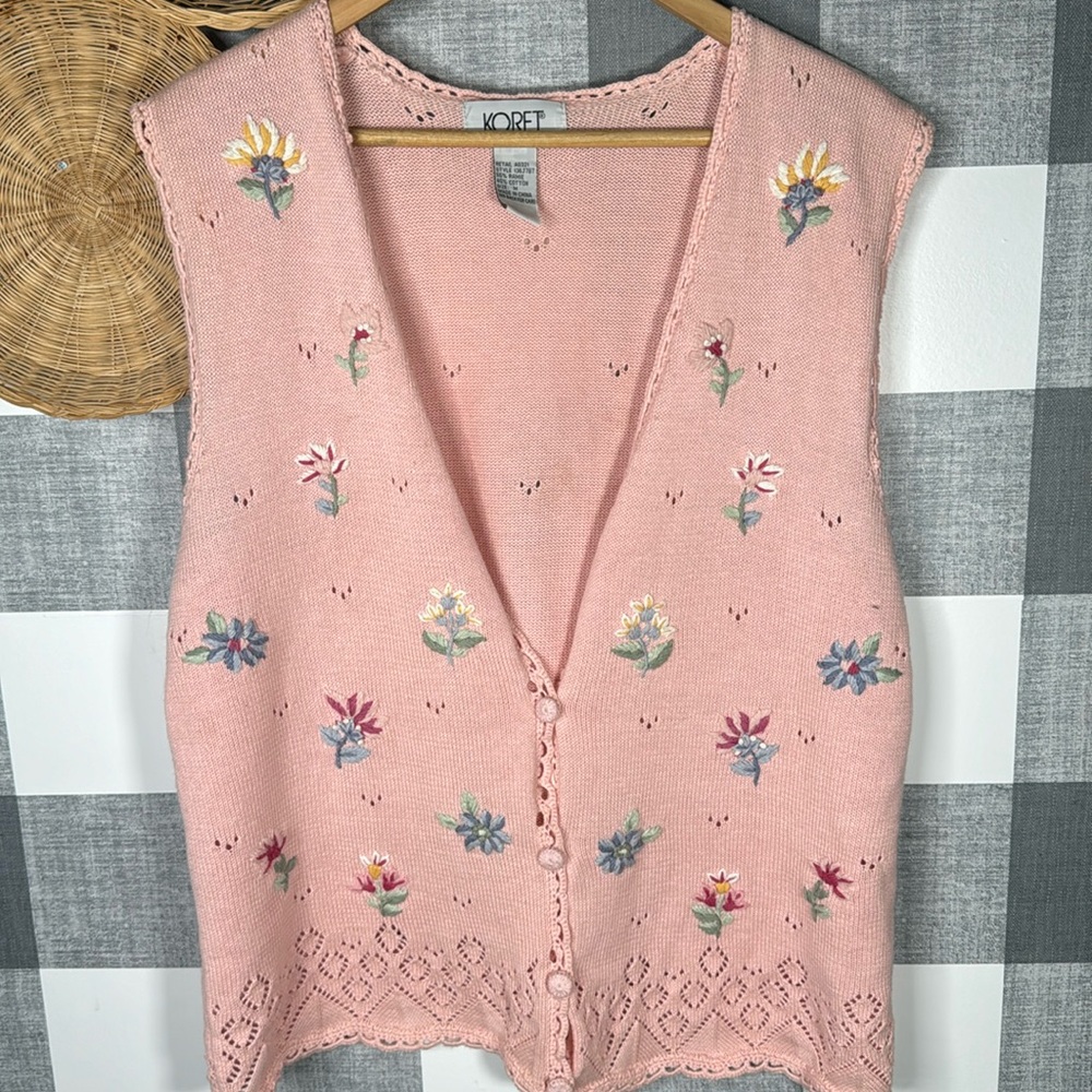 Vtg Woman’s Spring Vest Sweater Embroidered